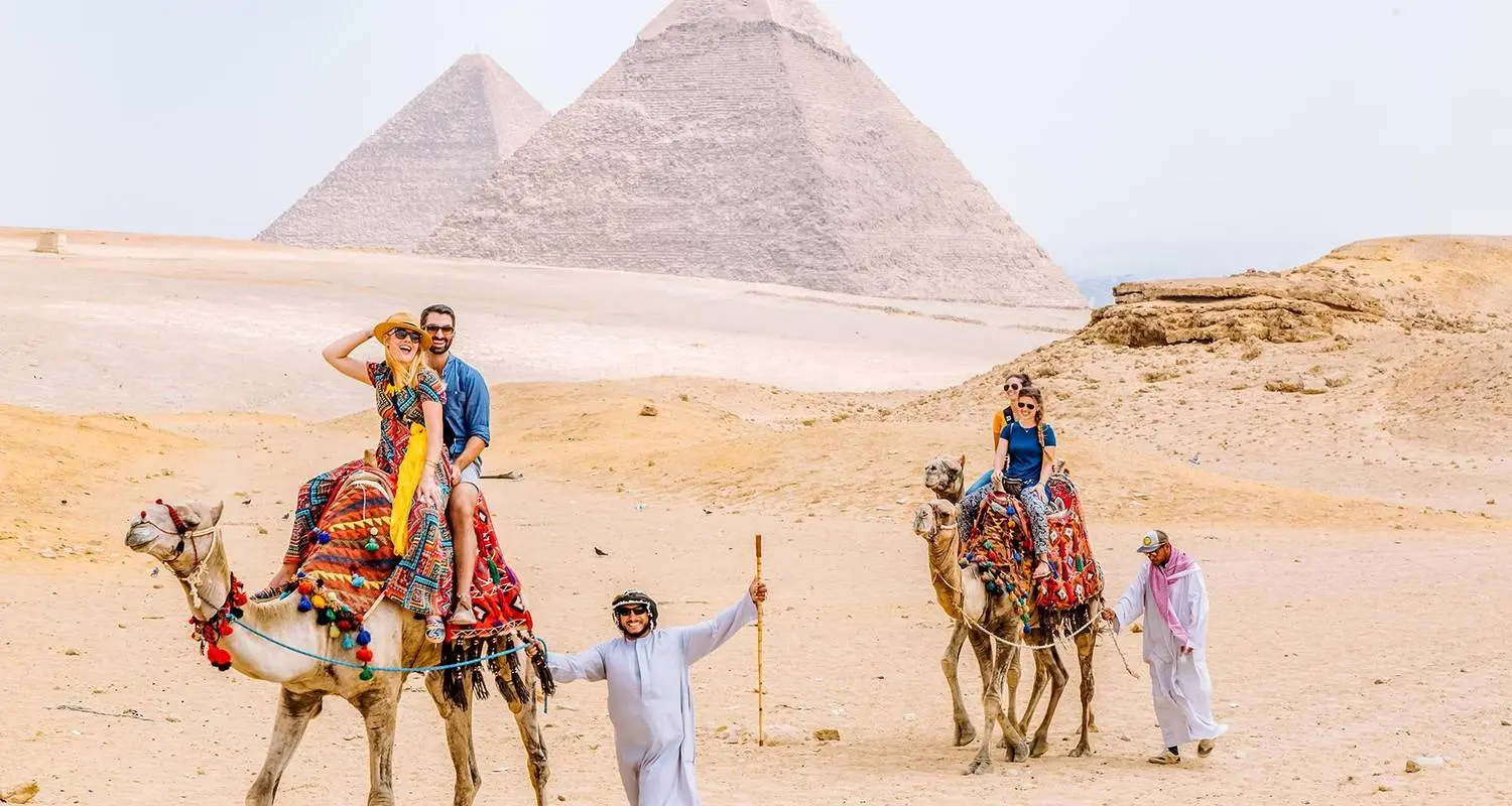 Day Tour to Giza Pyramids by Camel