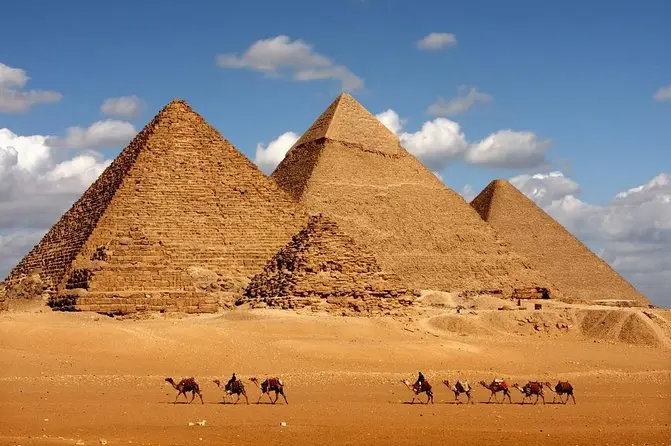 Classic Tour of Giza: Full-Day Pyramids, Sphinx & Valley Temple Tour